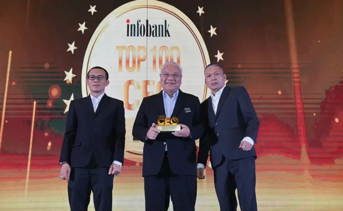 Direktur Utama Bank Sumsel Babel Achmad Syamsudin Raih Penghargaan Top 100 CEO of The Year 2024 (Sumber: Bank Sumsel Babel)
