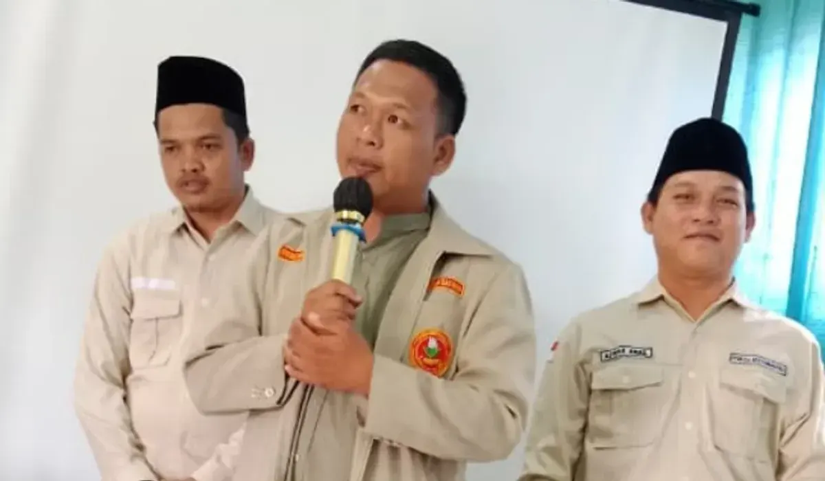 Endang Saputra (tengah) terpilih sebagai Ketua Pemuda Muhammadiyah Kabupaten Muara Enim masa khidmat 2024-2029. (Sumber: ENIMEKSPRES.CO.ID)