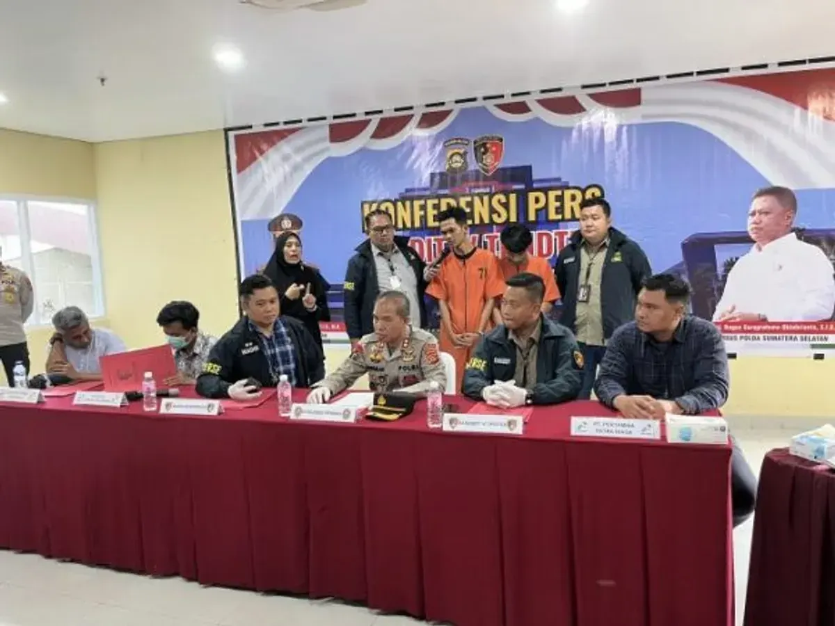 Wakil Direktur Reskrimsus Polda Sumsel, AKBP Listiyono SIK MSi, bersama Kasubdit IV Tipidter, AKBP Ahmad Budi Martono SIK MH (Sumber: Istimewa)