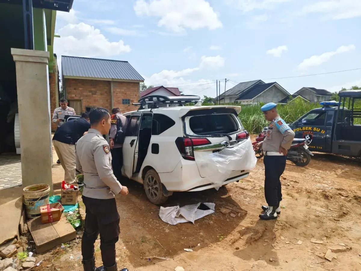 Mobil terkena peluru nyasar (Sumber: Istimewa)