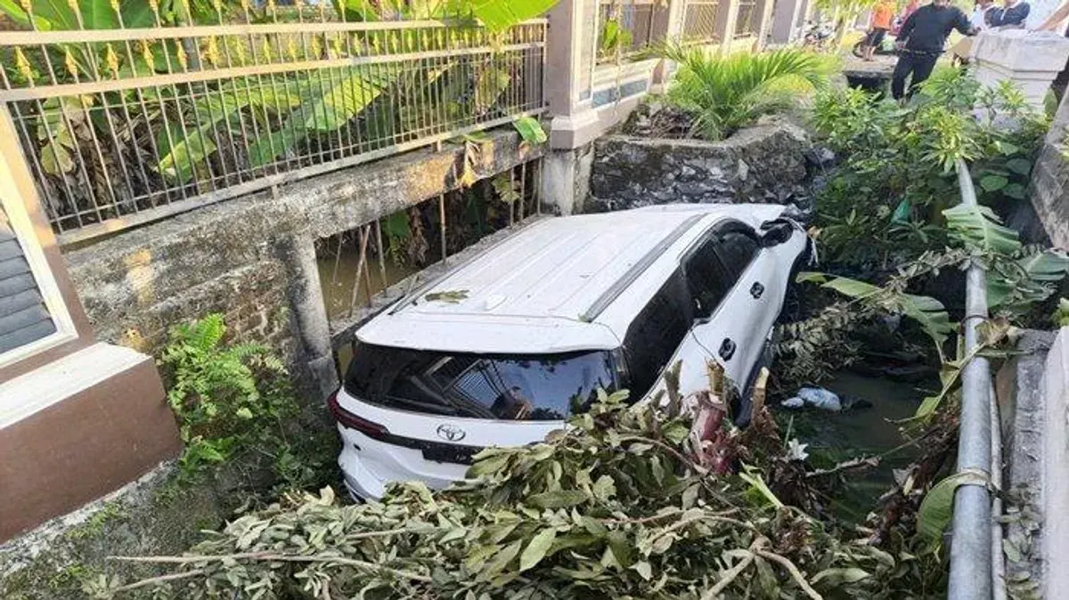 Kecelakaan lalu lintas melibatkan Anggota DPR OKU Timur (Sumber: Istimewa)