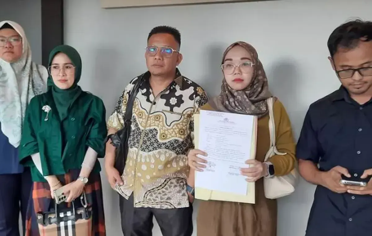 Korban berinisial MA (29) kini melaporkan AKP S, ayah mertua sekaligus perwira polisi, ke Bidang Propam Polda Sumsel pada Jumat (13/6/2025) sore. (Sumber: Istimewa)