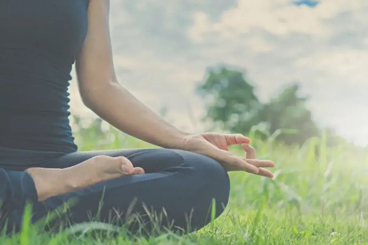 Meditasi: Kunci Ketenangan dan Kesehatan Mental (Sumber: Pinterest | Foto: Freepik)