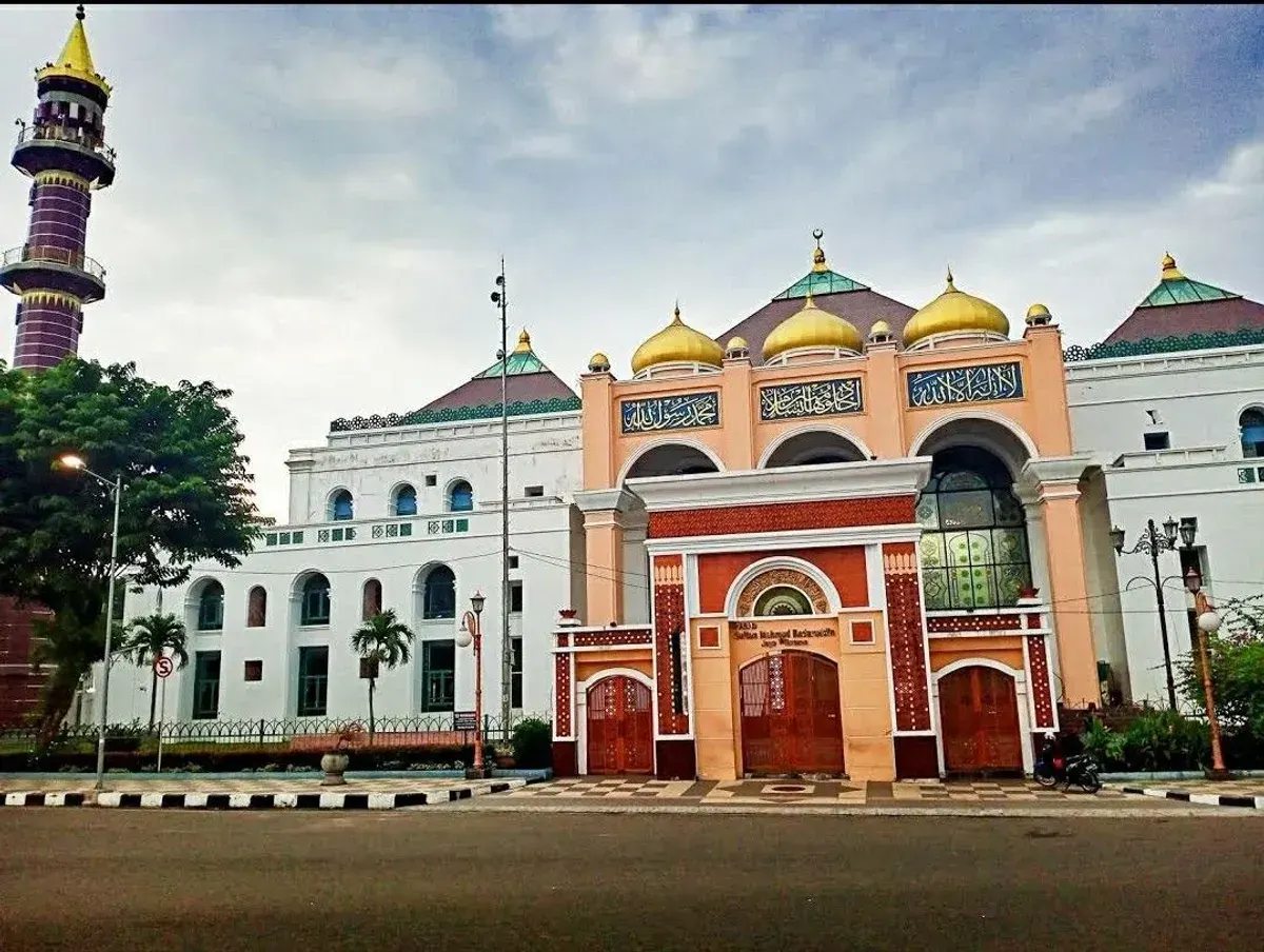 Masjid Agung Sultan Mahmud Badaruddin I: Destinasi Religi dan Masjid Bersejarah di Palembang (Sumber: Pinterest | Foto: Azhar Masood)