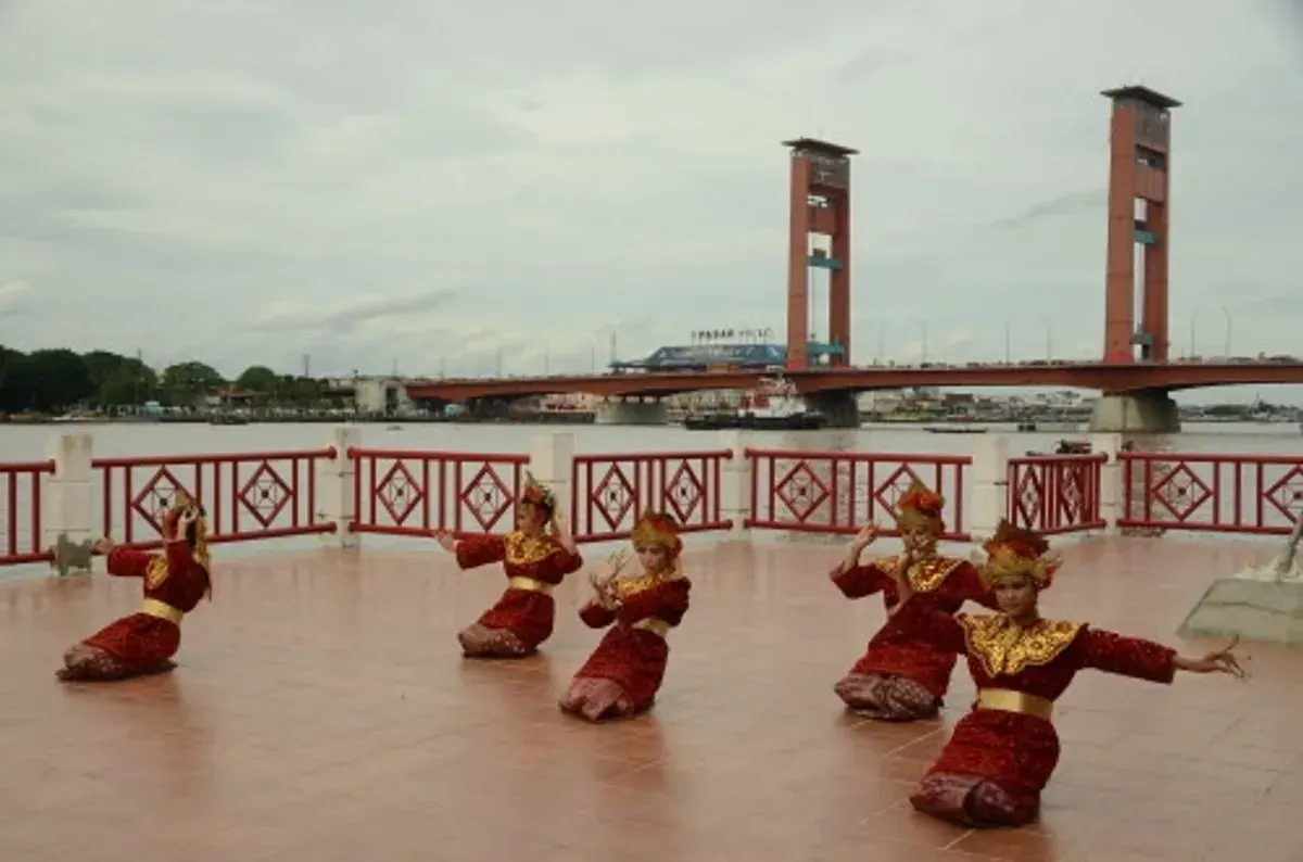 Tari Tanggai: Warisan Budaya Palembang yang Penuh Makna (Sumber: pinterest.com | Foto: The Pink Lace 888)