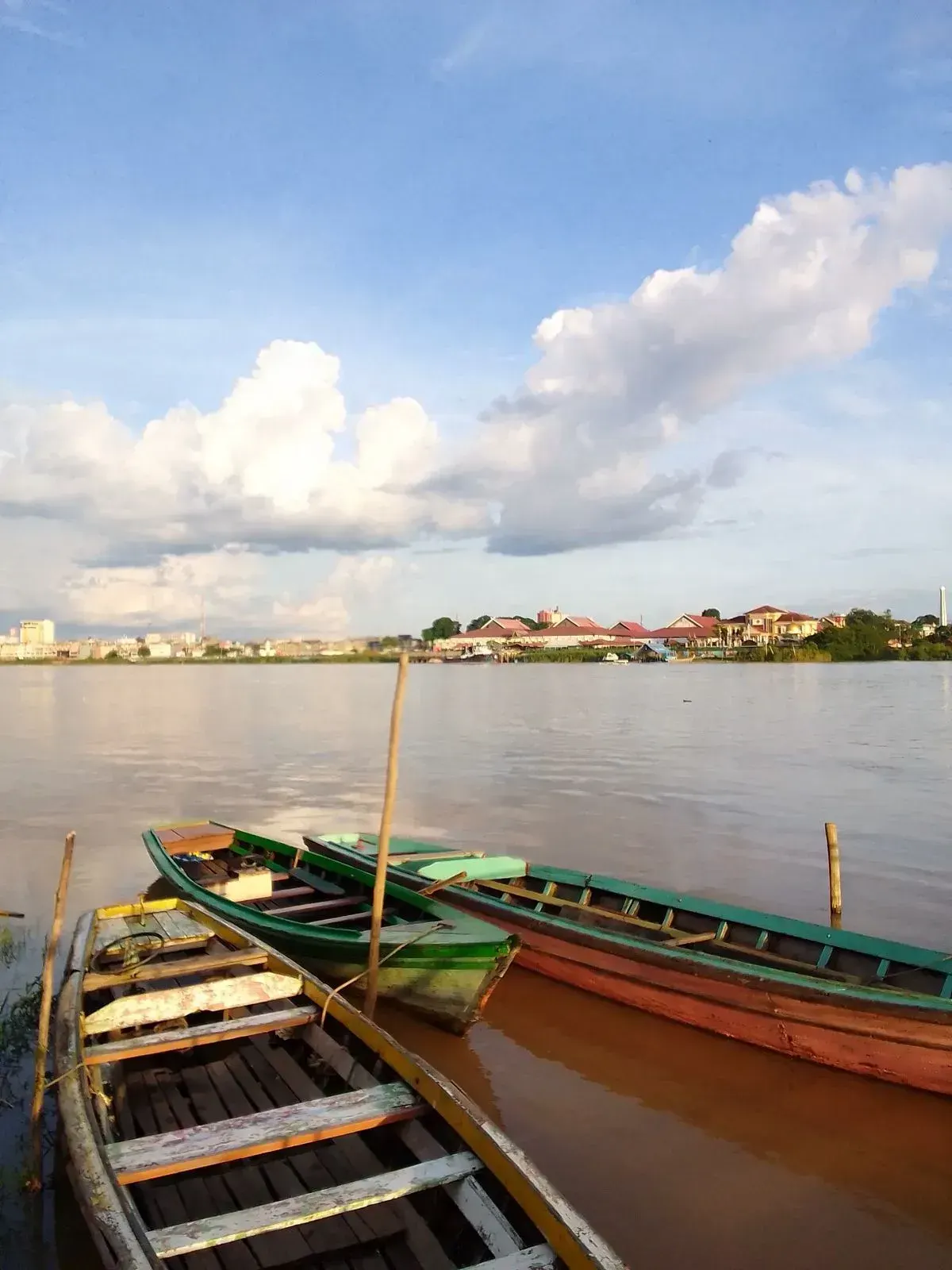 Moda Transportasi Tradisional di Palembang: Warisan Budaya yang Tetap Bertahan (Sumber: pinterest.com | Foto: Nuwaira Fathia)