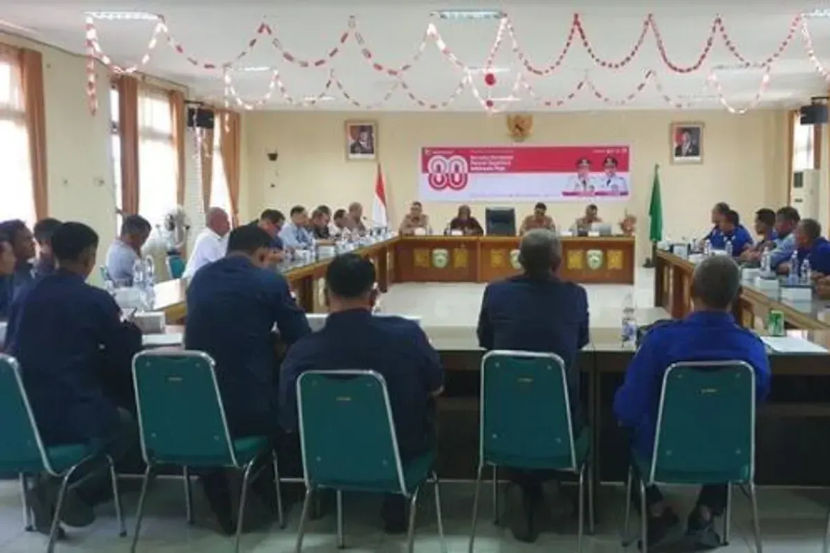 Mediasi serikat pekerja dengan perusahaan di Disnakertrans Sumsel. (Sumber: Detik.com)
