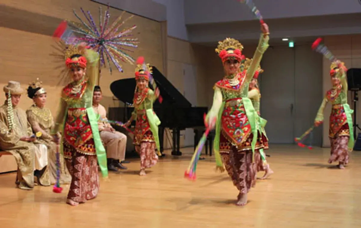 Tari Putri Bekhusek: Warisan Budaya Khas Sumatera Selatan (Sumber: google.com | Foto: moeseum.blogspot.com)