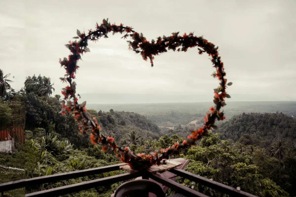 Bukit Cinta di Ogan Ilir. Foto hanya ilustrasi. Bukan tempat yang sebenarnya. (Sumber: unsplash.com | Foto: Itadaki)