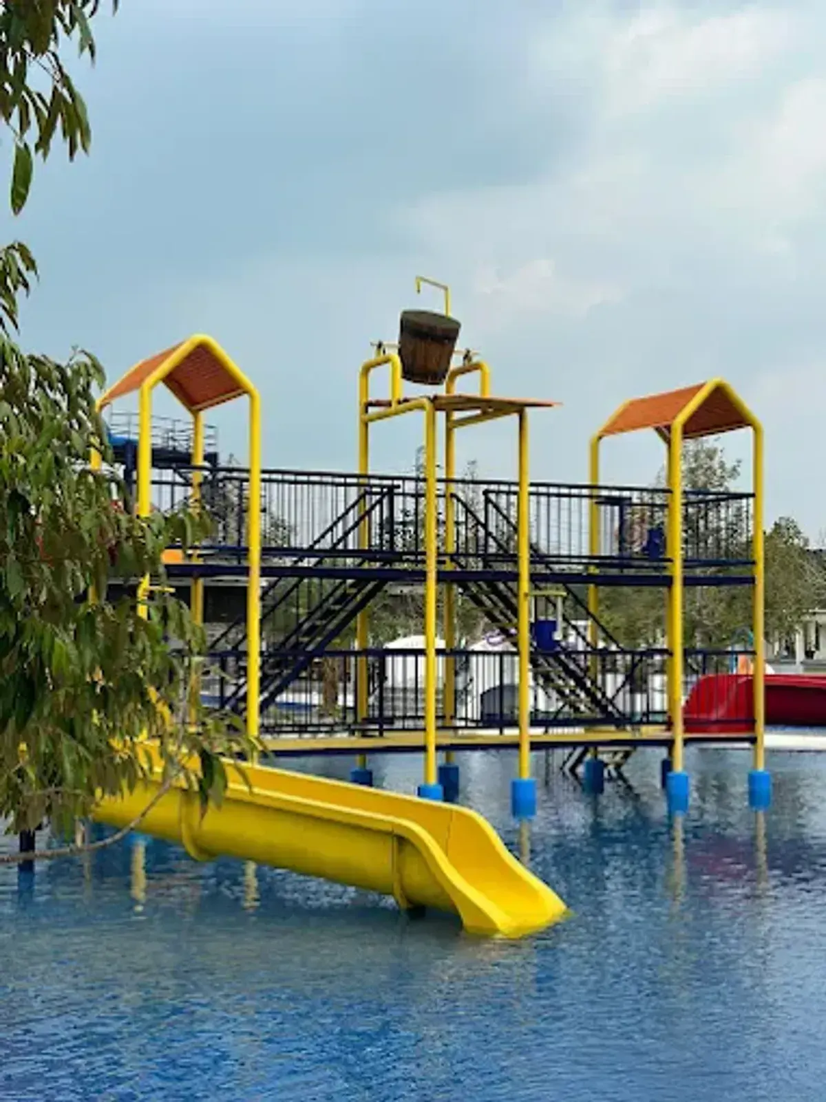 Deras Waterboom: Destinasi Wisata Air Keluarga yang Seru dan Menyegarkan di Sumatera Selatan (Foto: Sumber Jaya Kontruksi)