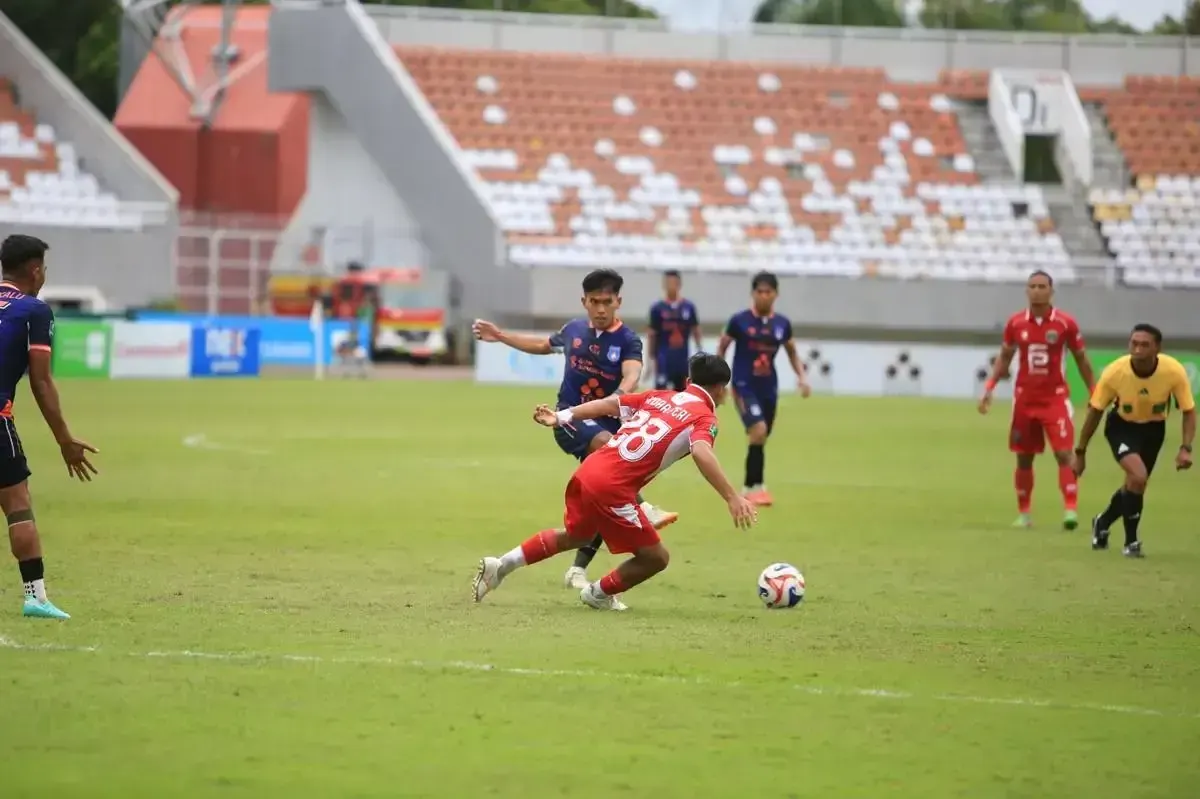 Aksi pemain Sumsel United saat menghadapi Bekasi City pada laga Pegadaian Championship. (Sumber: Istimewa)
