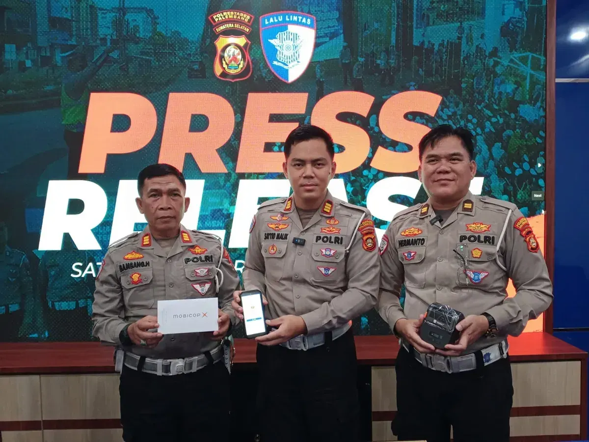 Penerapan tilang elektronik berbasis ponsel atau ETLE Hand Held mulai diberlakukan Polrestabes Palembang guna meningkatkan keselamatan dan kedisiplinan pengendara. (Sumber: Istimewa)