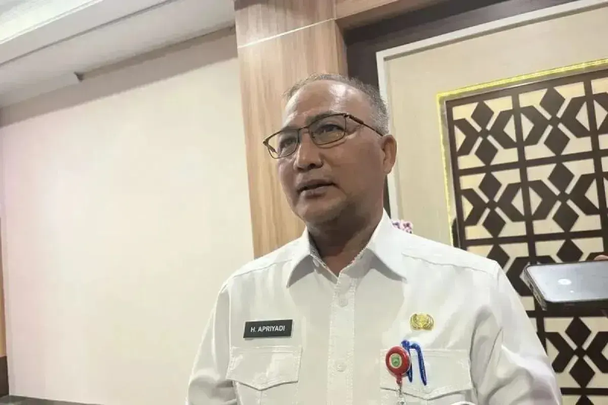 Asisten I Setda Sumsel Apriyadi menegaskan izin angkutan batu bara di jalan umum hanya diberikan sementara bagi perusahaan yang telah menunjukkan progres pembangunan jalan khusus. (Sumber: Istimewa)