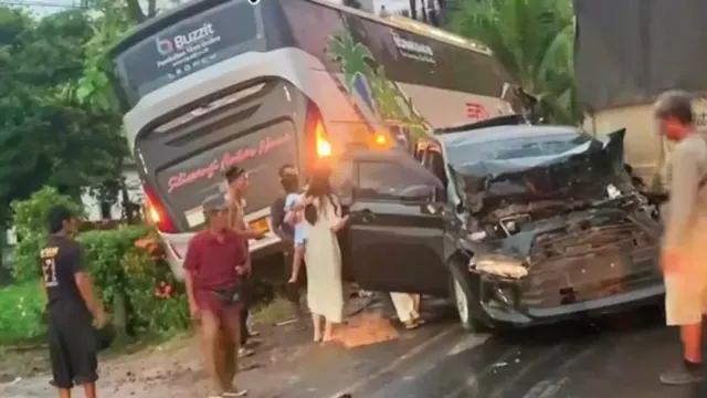 Lima Kendaraan Terlibat Tabrakan Beruntun di Banyuasin, Satu Orang Luka Berat