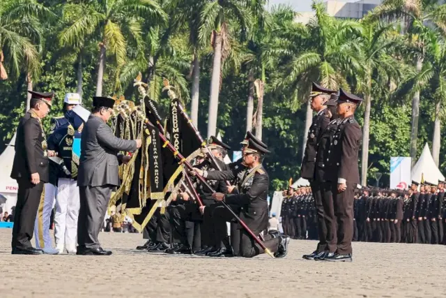 Kapolda Sumsel Terima Satya Lencana Ksatria Bhayangkara dari Presiden Prabowo di Hari Bhayangkara ke-79