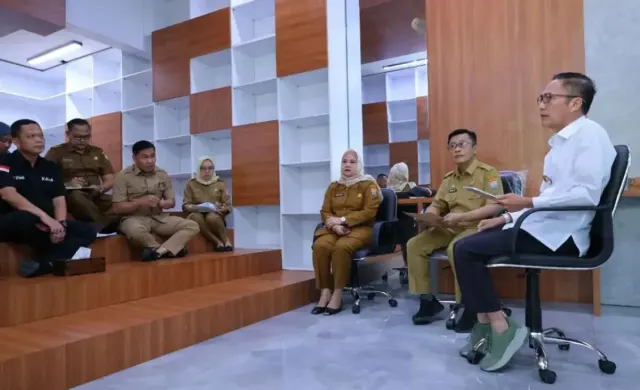 Nenek Penjual Pisang di Palembang Ditipu Uang Palsu, Wali Kota Ratu Dewa Turun Tangan Bantu Hingga Janji Renovasi Rumah