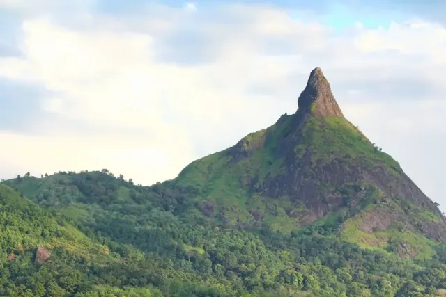 Bukit Serelo atau Gunung Jempol Lahat: Ikon Alam Eksotis Sumatera Selatan