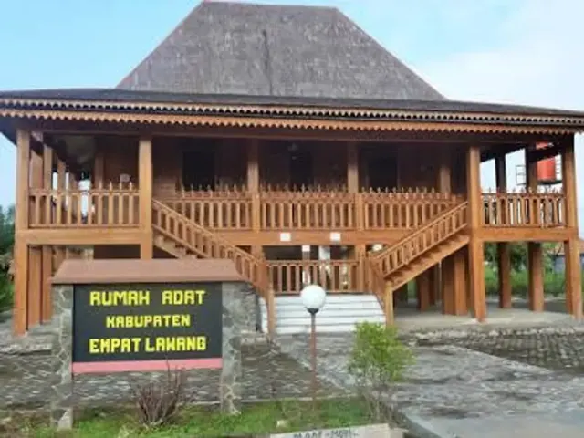 Rumah Adat Empat Lawang, Lesung Batu & Dolmen: Warisan Sejarah dan Budaya Sumatera Selatan