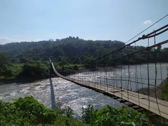 Jembatan Gantung Pagar Batu: Pesona, Sejarah, dan Tantangan yang Memikat