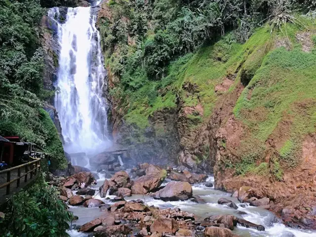 Menjelajahi Keindahan Air Terjun Curup Tenang: Permata Alam Tersembunyi di Muara Enim