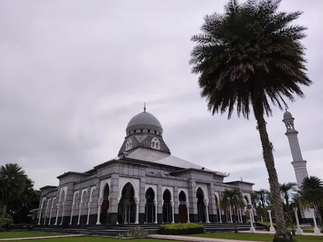 Masjid H. Bajumi Wahab: Ikon Wisata Religi yang Menawan di Ogan Ilir