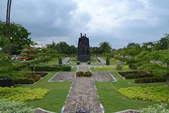 Taman Segitiga Emas Kayuagung: Ikon Wisata Modern di Pusat Kota Kayuagung