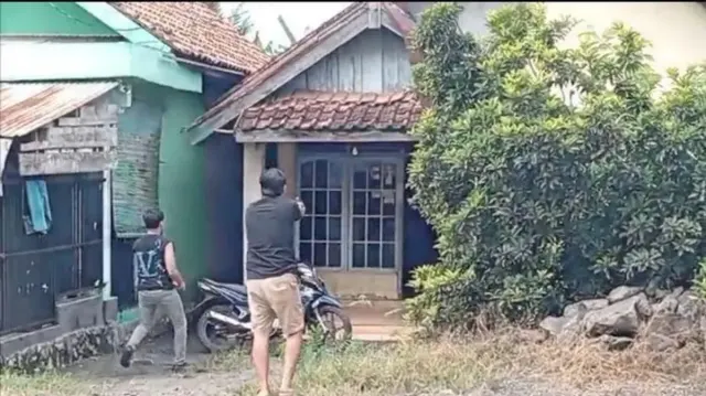 Penembakan di OKU: Polisi Tindak Pria Diduga Perusak Pos, Keluarga Klaim Korban ODGJ